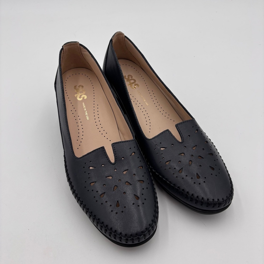 SAS Milan Pumps Womens 7.5 M Navy Blue Excellent Perforated Leather Block Heel